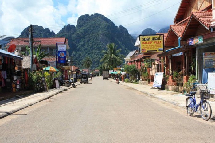 Đường làng ở Vang Viêng Lào Đường làng ở Vang Viêng Lào