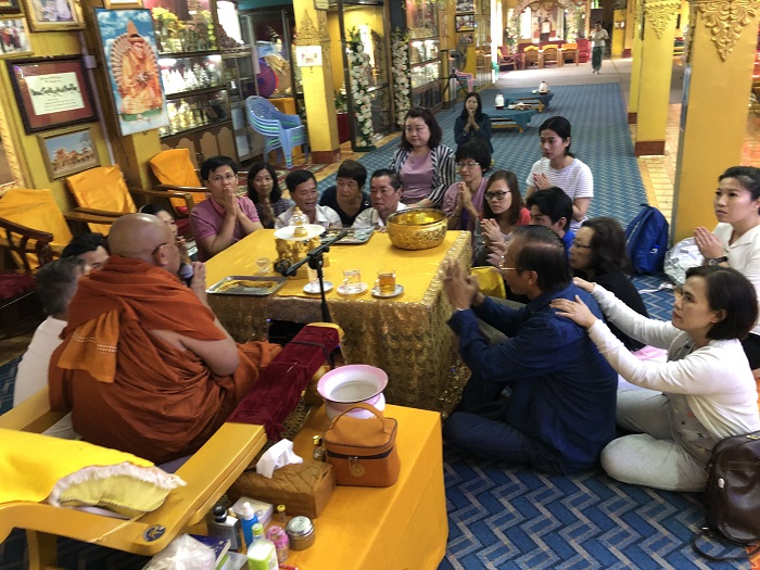 Du khách hành hương về đất Phật linh thiêng