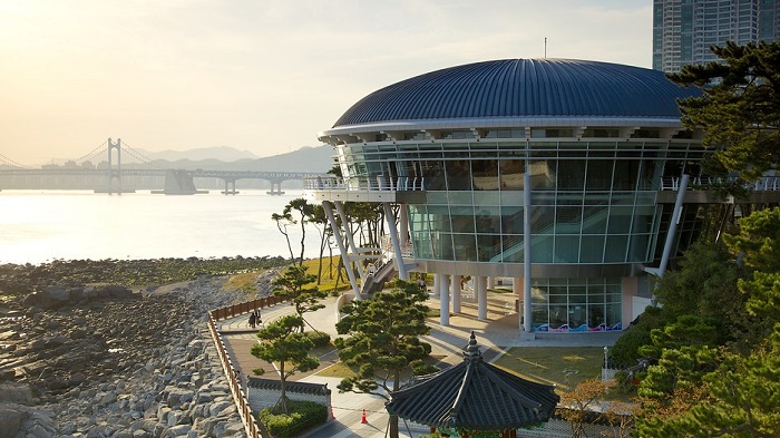 Tòa nhà APEC Nurimaru - với lối kiến trúc toàn kính