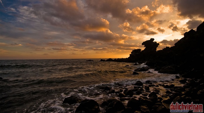 Thời điểm đẹp nhất trong ngày để trong ngày để thăm rặng đá Đầu Rồng (Yongduam Rock)