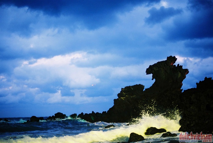 Yongduam-Rock