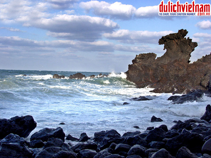 Khu-Yongduam-Rock