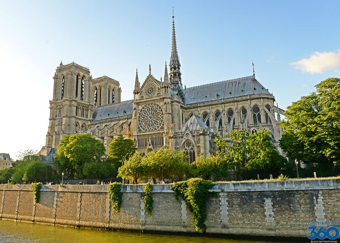 Nhà thờ Đức bà Paris là một kiệt tác kiến trúc Gothic