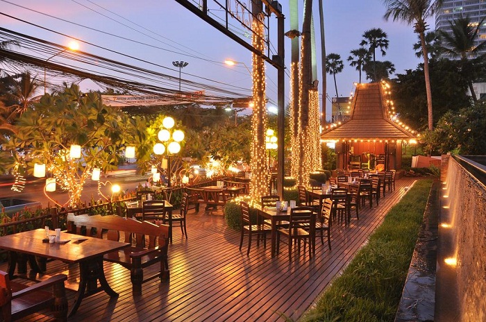 Nhà hàng ngoài trời tại Jomtien Nhà hàng ngoài trời tại Jomtien