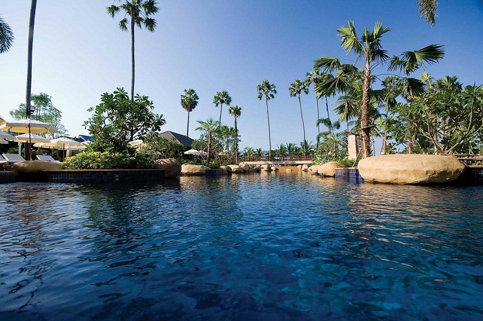 Hồ bơi và view biển của Resort Hồ bơi và view biển của Resort