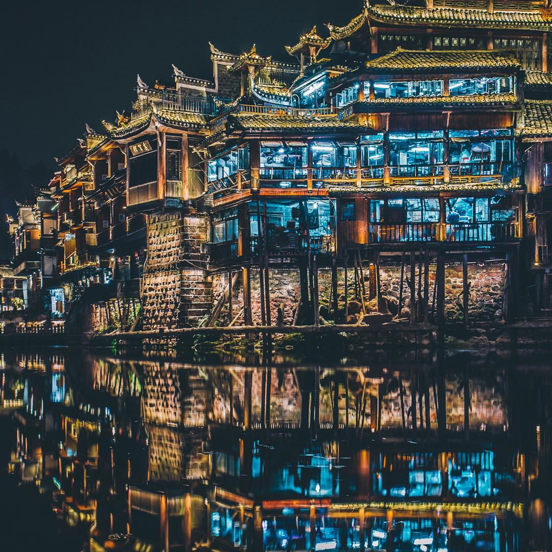 Phượng Hoàng Cổ Trấn