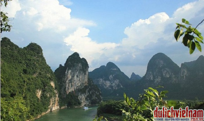 Dòng sông ngầm dưới động Quan Nham