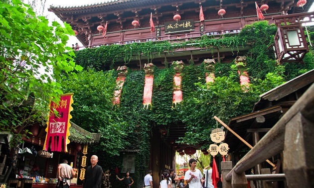 Khung cảnh cổ trang trong công viên Song Dynasty