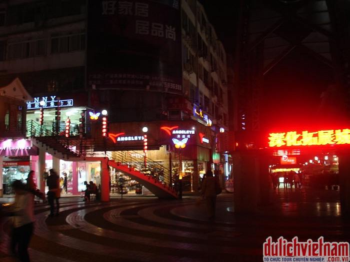 Thành phố Quế Lâm lung linh về đêm