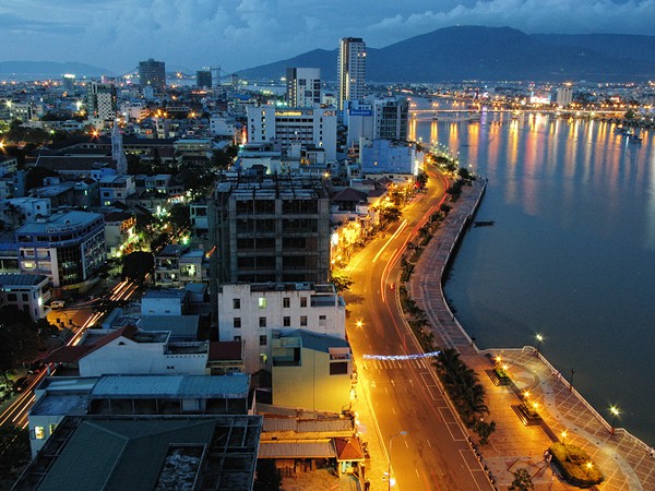 Đường Bạch Đằng về đêm