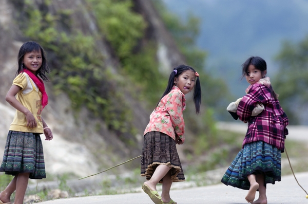 E thẹn khi bắt gặp máy ảnh