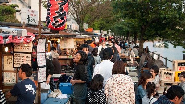 Quán mì Ramen ven sông Tenjin, ở khu Hakata