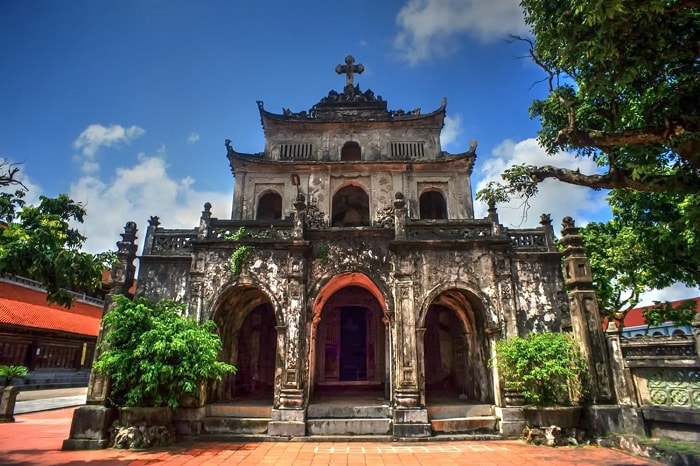 nhà-thờ-phát-diện-cổ-kính