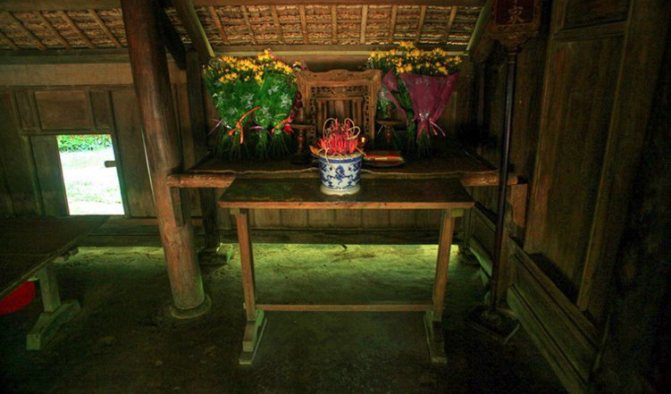 Bàn thờ bà Hoàng Thị Loan
