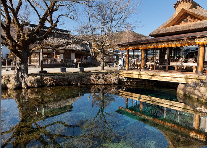 Làng cổ Oshino Hakkai