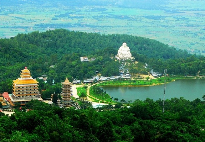 Du lịch miền Tây ngắm toàn cảnh Núi Cấm nhìn từ trên cao