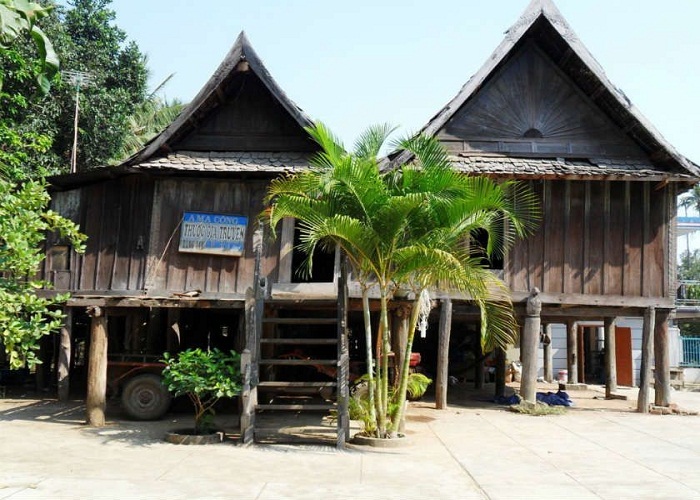 Nhà sàn cổ 130 năm tuổi