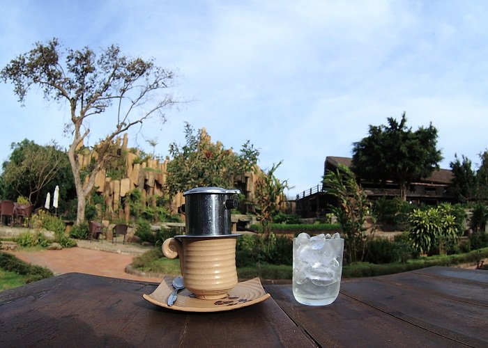 Thưởng thức ly cà phê Ban Mê