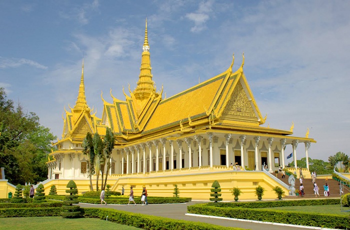 Ngôi chùa Bạc linh thiêng