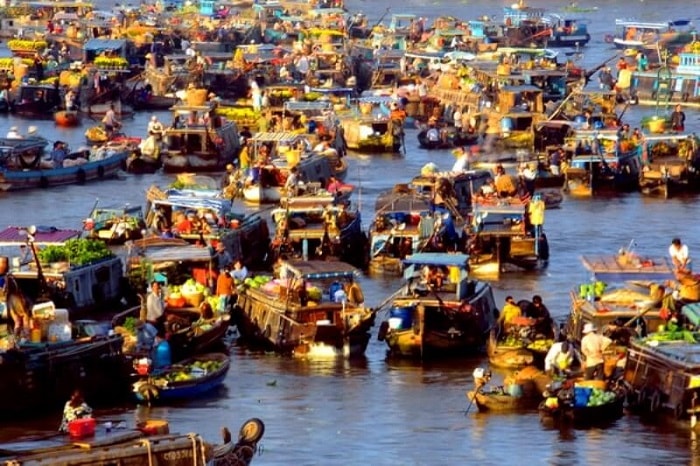 Du lịch Cần Thơ cơ hội tham quan Chợ Nổi Cái Răng đông đúc buổi sớm mai