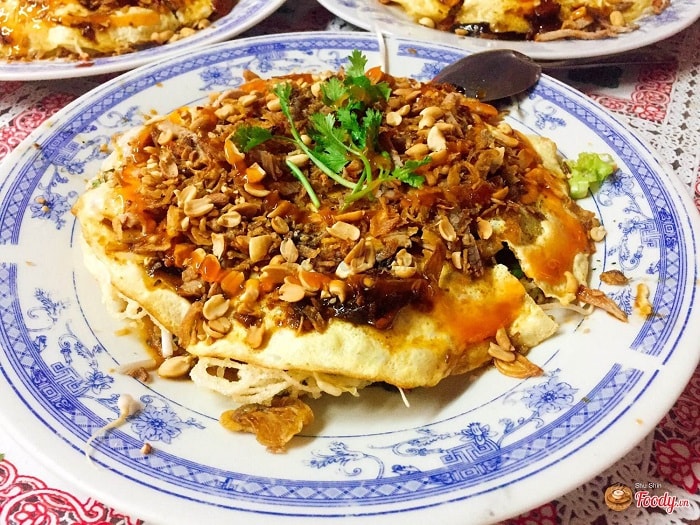 Món pizza hủ tiếu đãi khách tham gia du lịch Cần Thơ