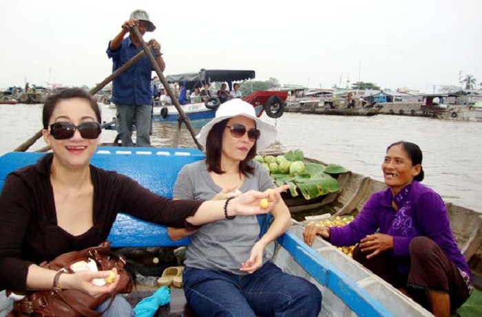 Du khách nên đến chợ nổi Cái Răng vào buổi sáng sớm