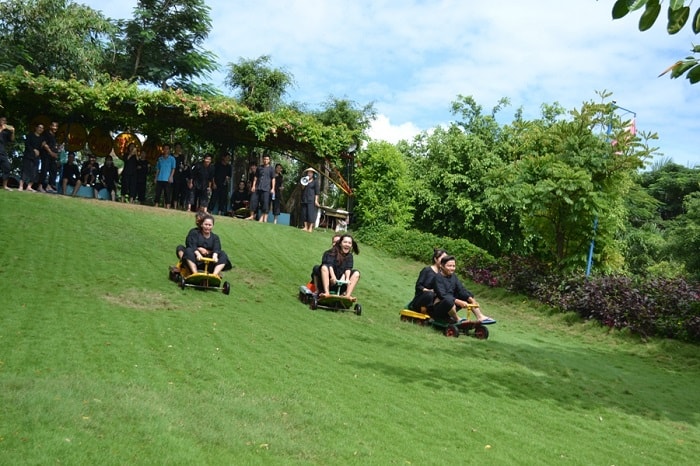 Trượt cỏ thú vị ở KDL Vinh Sang