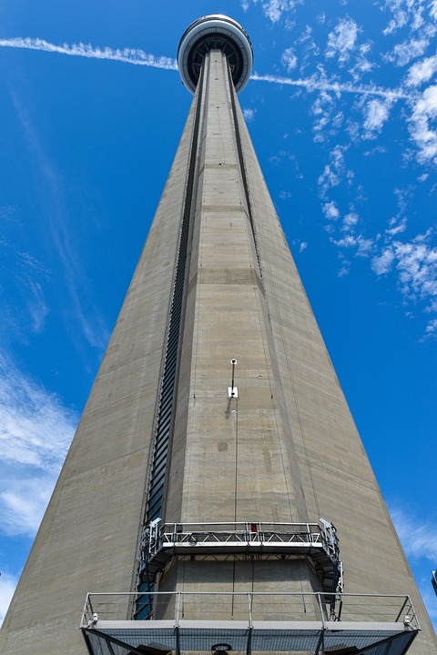 tháp CN tower