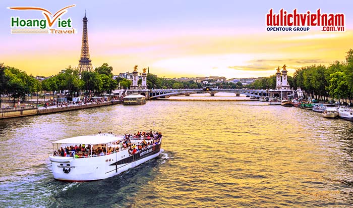 Du thuyền trên sông Seine Du thuyền trên sông Seine