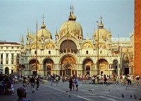 Quảng trường với nhà thờ thánh San Marco Quảng trường với nhà thờ thánh San Marco