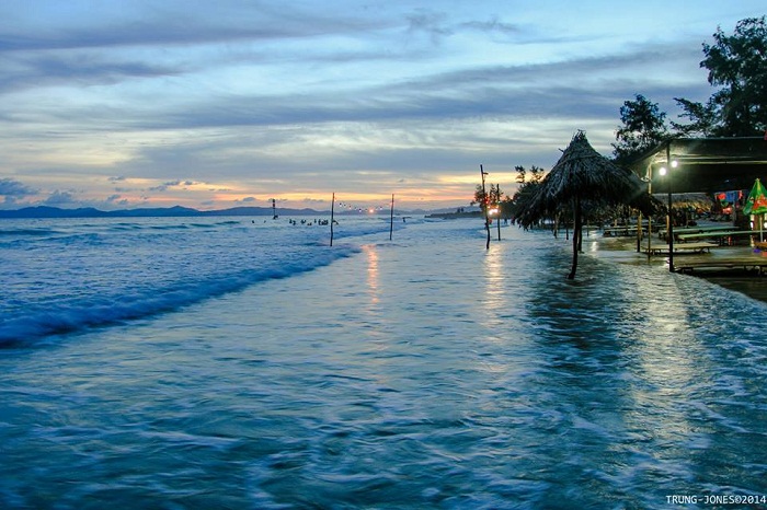 Bãi biển Vàn Chảy 