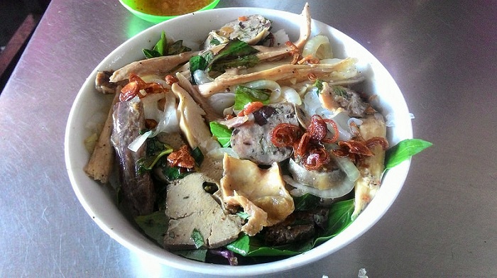 Bánh ướt lòng gà món ăn không thể bỏ lỡ nơi phố núi Đà Lạt 