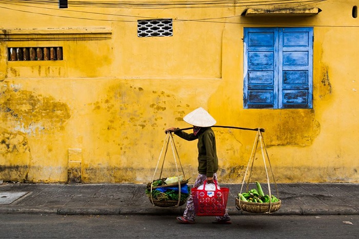Gánh hàng rong rong đuổi mọi góc ngách phố Hội