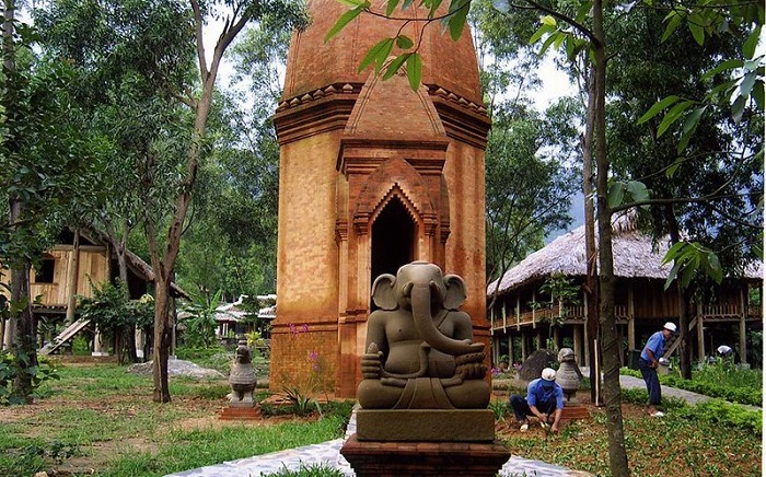 Những ngôi nhà lối kiến trúc Chămpa