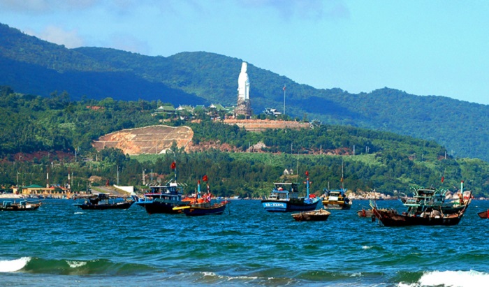 Bãi Bụt cùng lộ trình đường lên chùa Linh Ứng