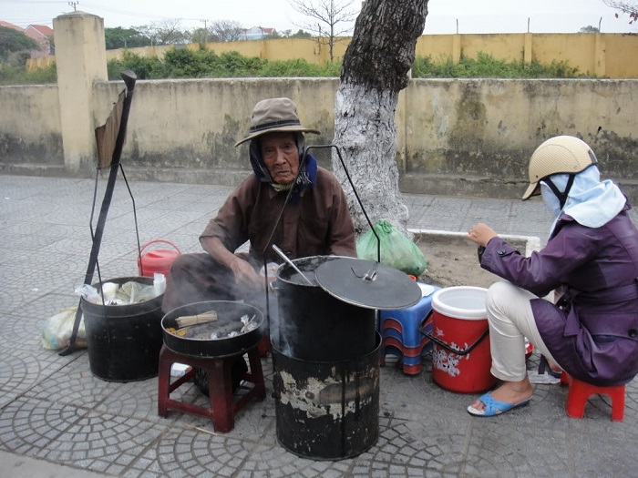 Ông già bán xí mà phù biểu tượng nét đẹp phố Hội từ bao đời