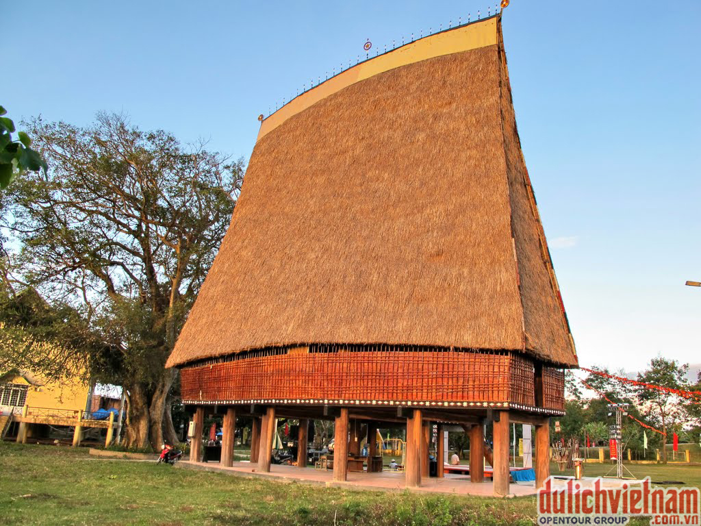 Nhà Rông Tây Nguyên