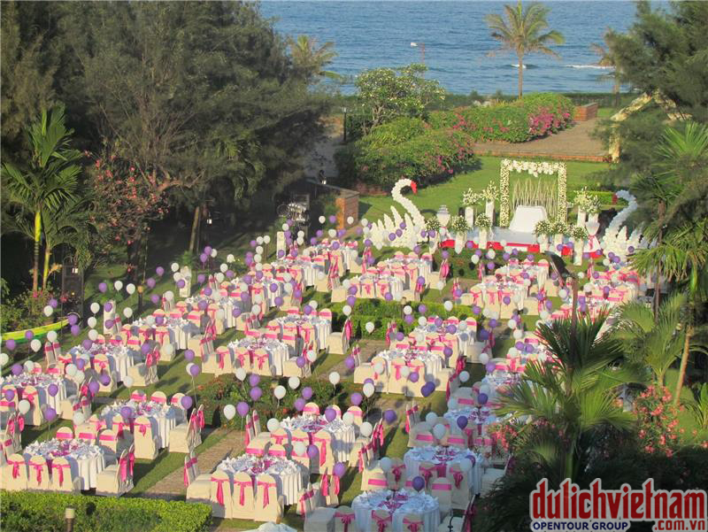Tiệc ngoài trời tại Sandy Beach Resort Đà Nẵng
