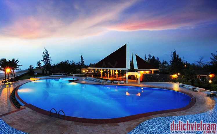 Bể bơi ngoài trời tại Sandy Beach Resor Đà Nẵng