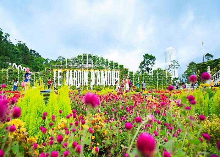 Vườn hoa Le Jardin d'Amour khoe sắc rực rỡ