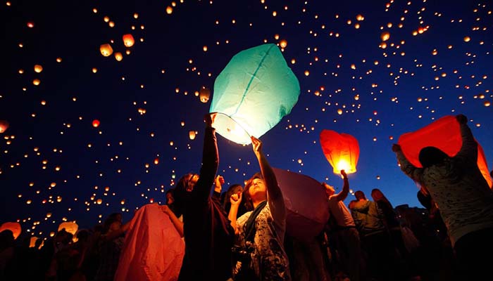 Nhiều loại đèn trời Bình Khê với hình dạng khác nhau được thả Nhiều loại đèn trời Bình Khê với hình dạng khác nhau được thả