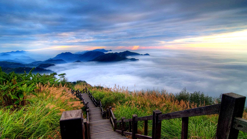 Đỉnh núi Á Lý Sơn sáng sớm Đỉnh núi Á Lý Sơn sáng sớm