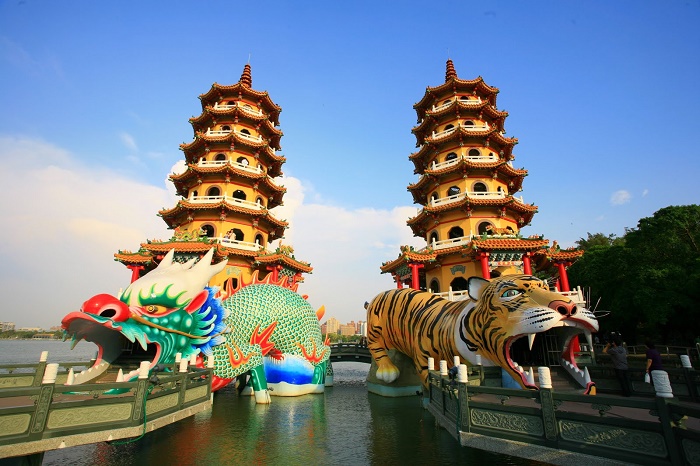 Lotus Pond Cao Hùng