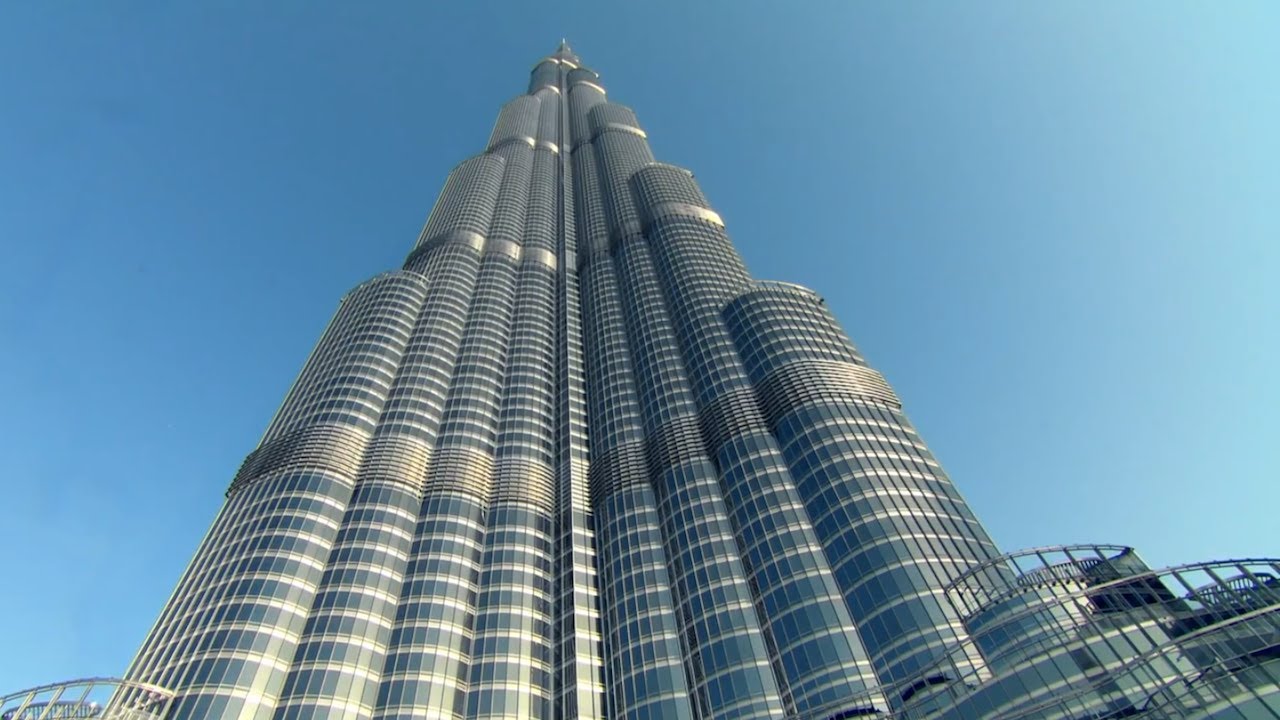Tháp Burj Khalifa - sử dụng tổng cộng 28.261 tấm kính để bao phủ mặt bên ngoài