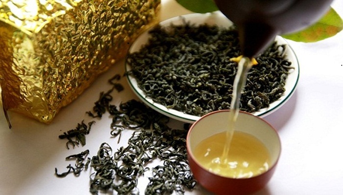 Thưởng thức trà Shan Tuyết thơm ngon, nóng hổi