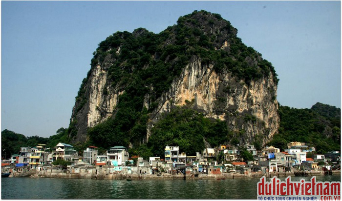 Núi Bài Thơ ở Hạ Long