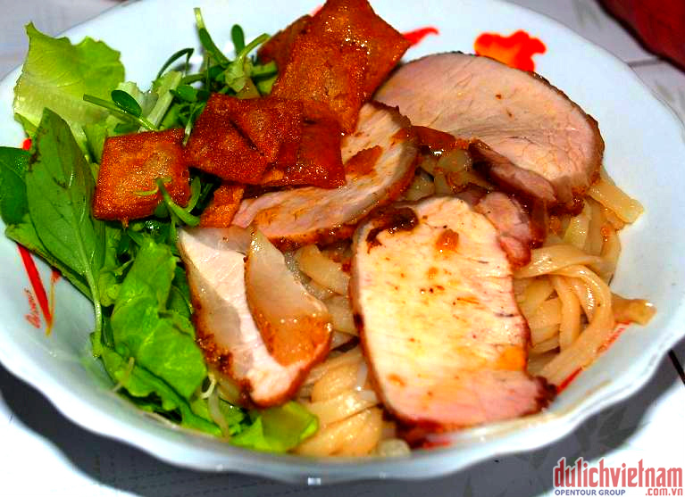 Cao lầu - món ăn bạn không nên bỏ qua khi đã tới Hội An
