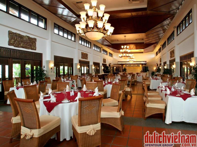 Nhà hàng của Palm Garden Resort với rất nhiều món ăn Á Âu hấp dẫn