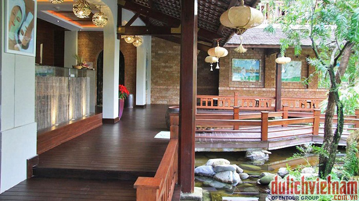 Khu vực hành lang của Palm Garden Resort
