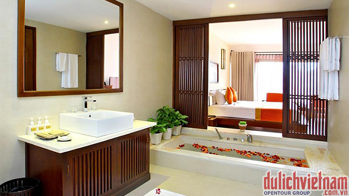 Phòng tắm sang trọng tại Palm Garden Resort